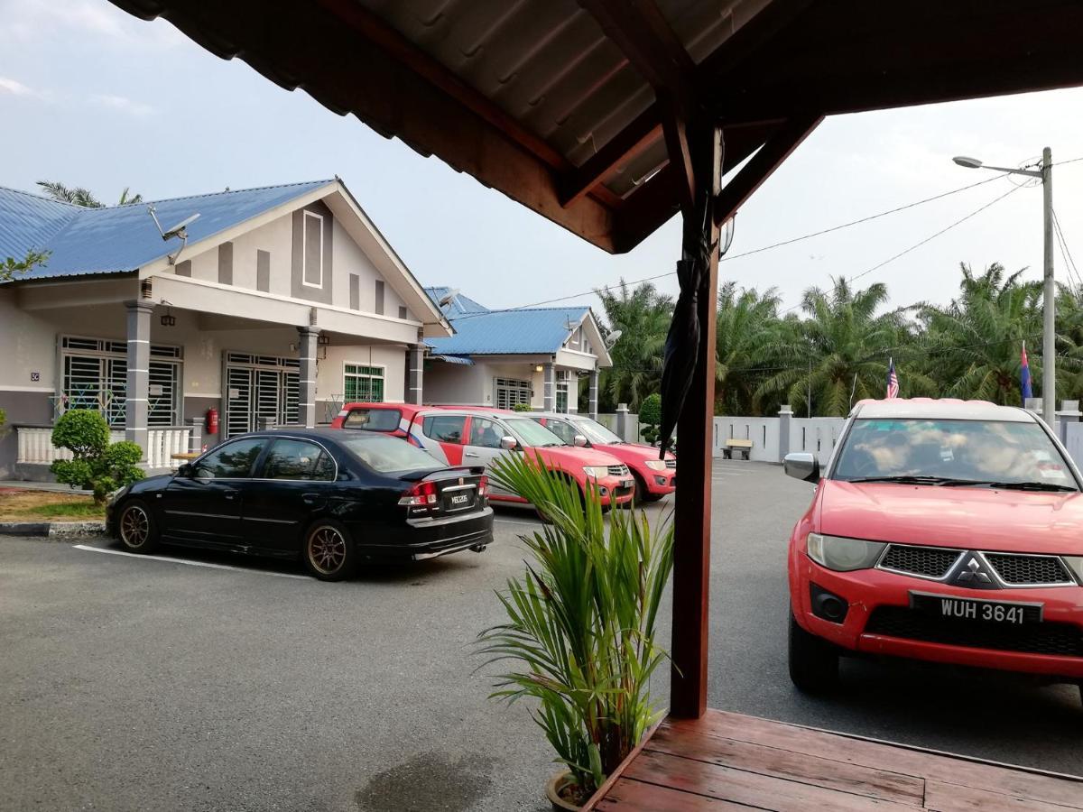 Homestay Hj Esmon Parit Raja Uthm Batu Pahat Exterior foto